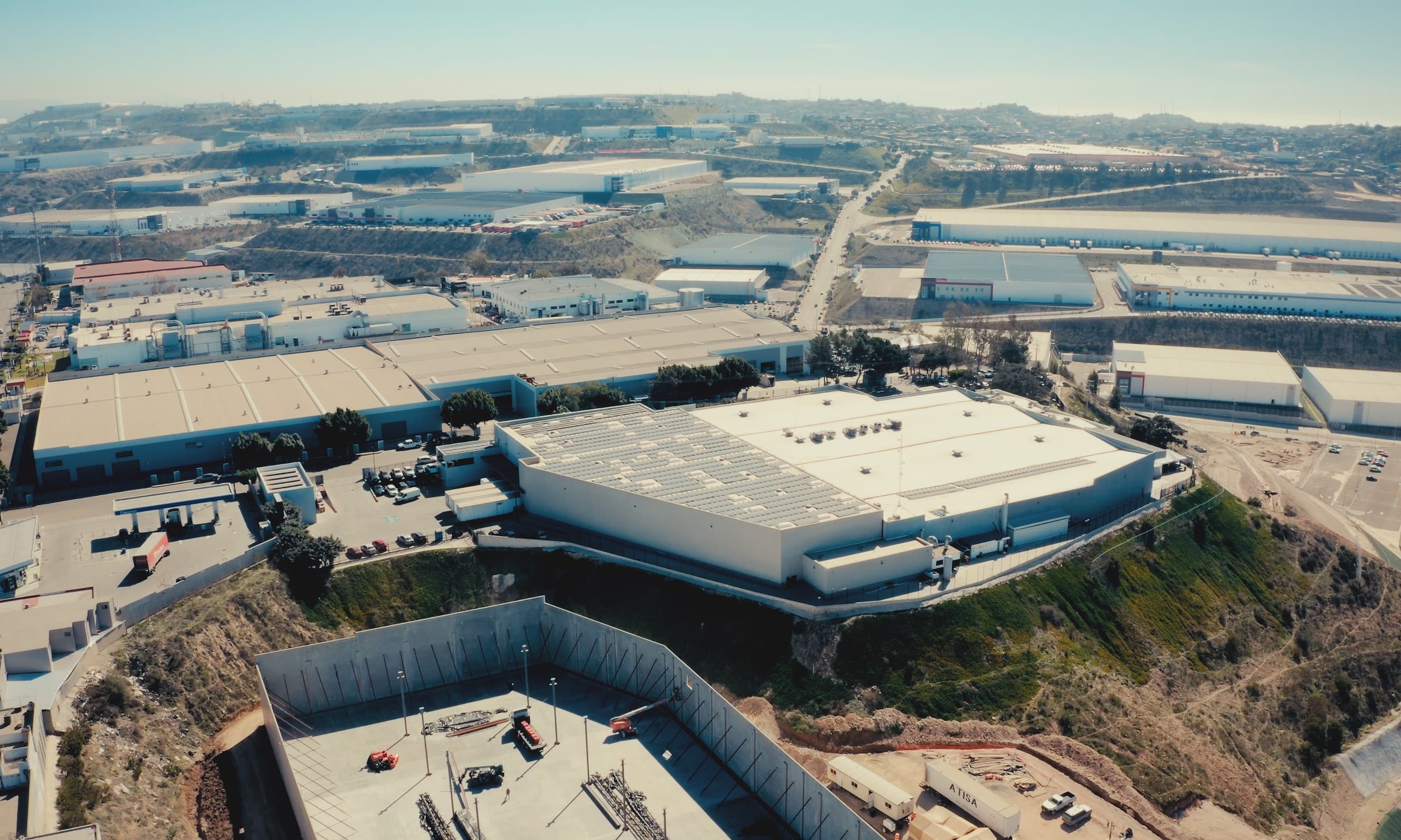 Vista aérea de un parque industrial en Tijuana